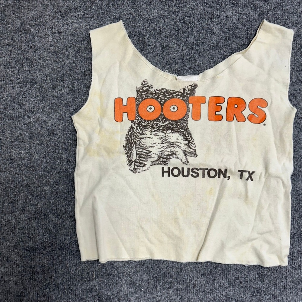 Hooters Tank Top Womens Size M Cream Cropped Graphic Houston TX Raw Hem Stained